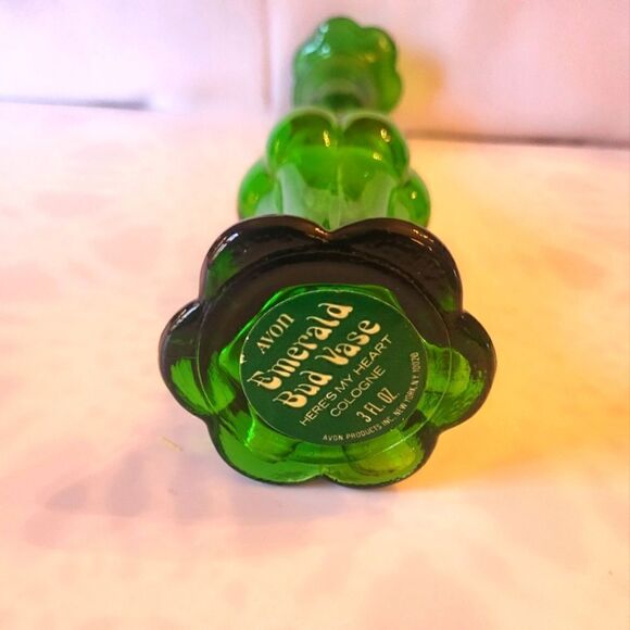 Vintage 60's Avon "Here's My Heart" Perfume Green Emerald Bud Vase Glass Bottle - Picture 3 of 4